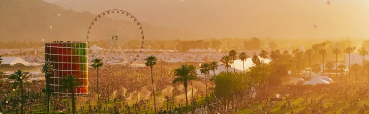 Помогая в организации Coachella Valley Music and Arts Festival